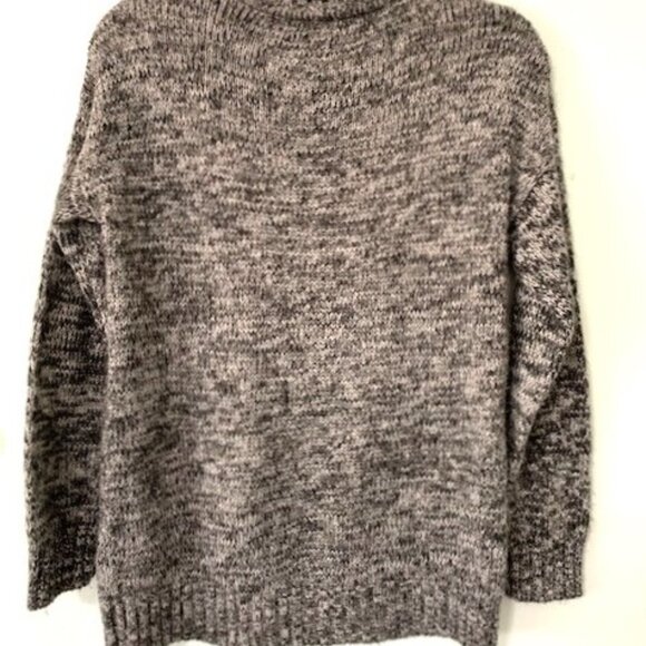 Forever 21 Sweater - Picture 4 of 5